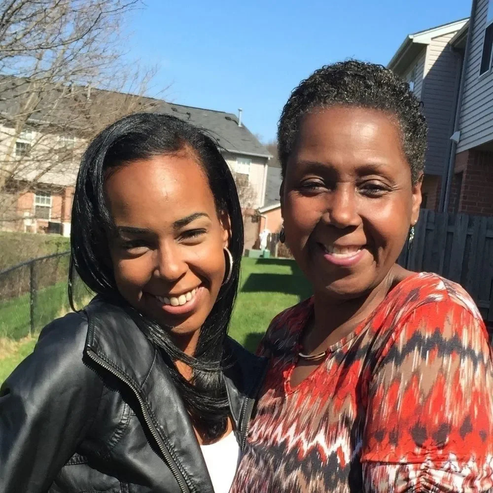 Meet your Poshers, Dee & Dee!